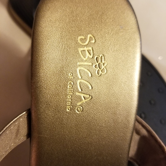 Sbicca slip on brown and gold heels - Picture 2 of 9